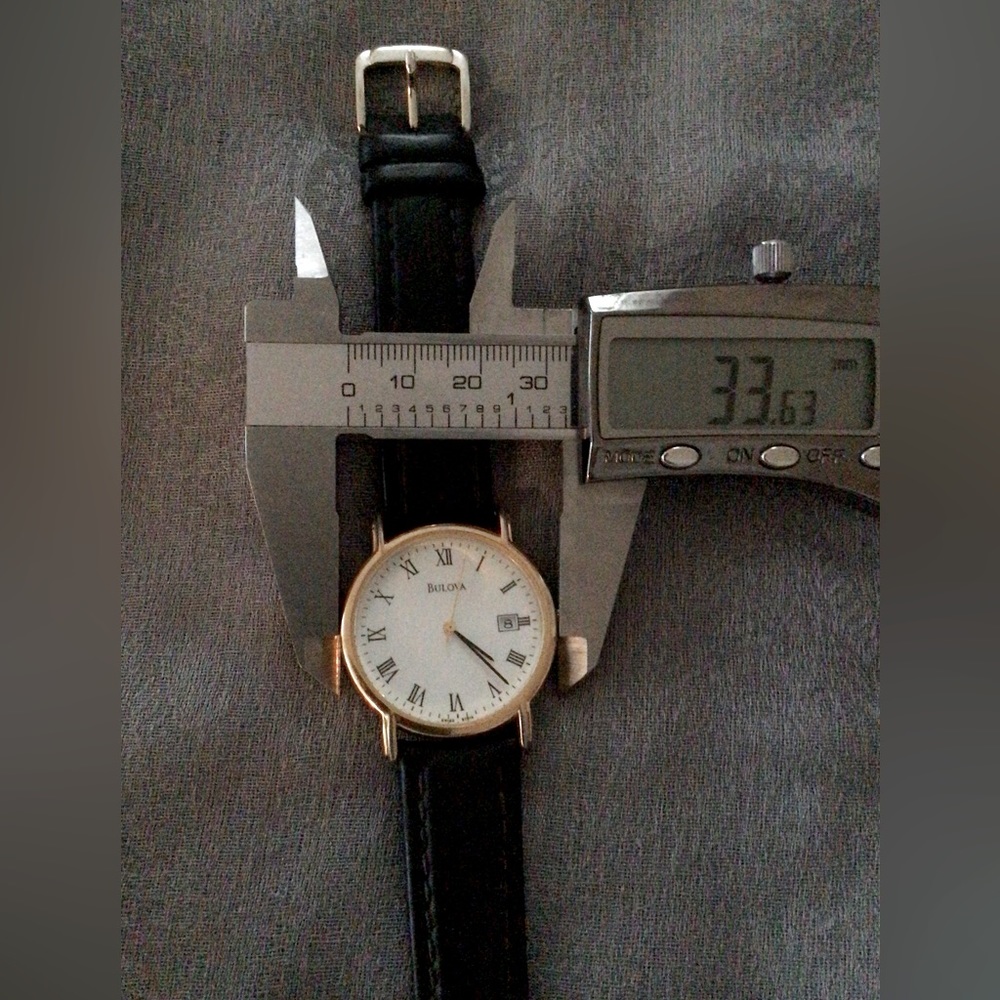 Gents Bulova quartz watch with date - Picture 5 of 5